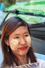 23-Woman with thanaka on her face
